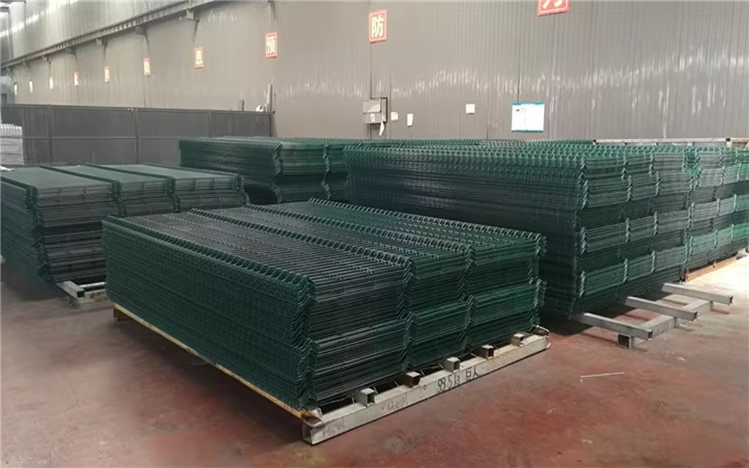 welded mesh fence